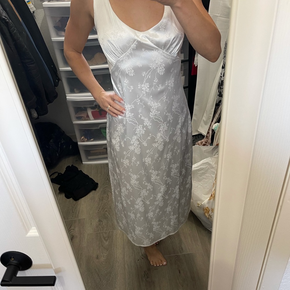 S lulus white and floral silk midi dress